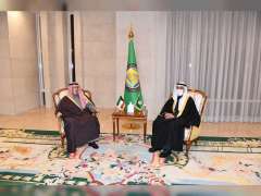 الأمين العام لمجلس التعاون يبحث مع وزير خارجية الكويت جدول اعمال القمة الخليجية