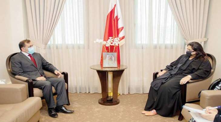 وکیل وزارة الخارجیة البحرینیة الشیخة رنا بنت عیسي تستقبل سفیر باکستان لدي بحرین
