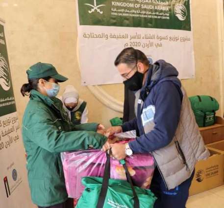 مركز الملك سلمان للإغاثة يطلق مشروع توزيع كسوة الشتاء في الأردن