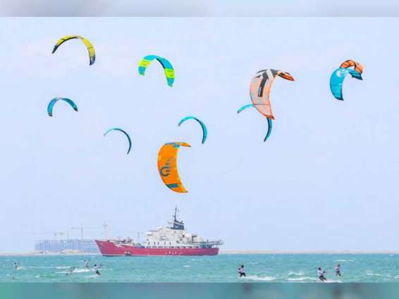غدا.. انطلاق الجولة الأولى من بطولة دبي المفتوحة لألواح التزحلق على الماء بالمظلات