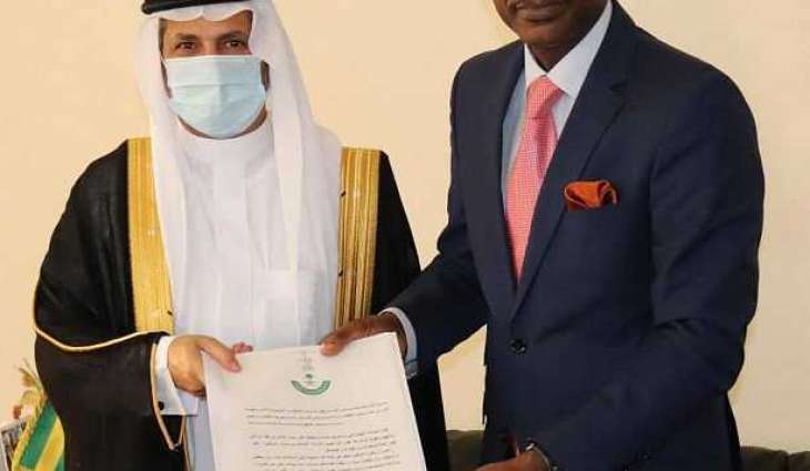 السفير الروقي يُسلّم نسخة من أوراق اعتماده سفيرًا غير مقيم لدى توغو