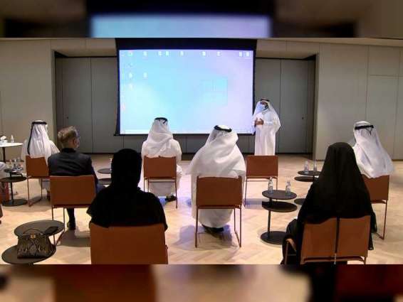 سلطان بن أحمد القاسمي يبحث خطط ومشاريع "الشارقة للإذاعة والتلفزيون" في 2021