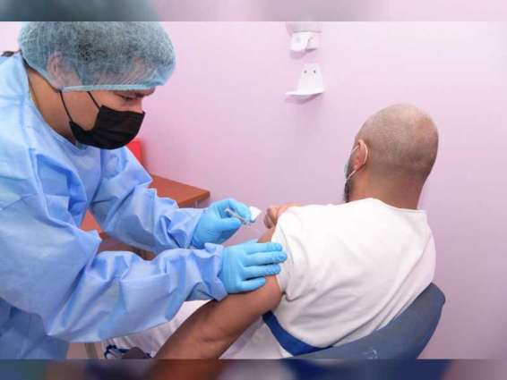 شرطة دبي تبدأ تطعيم الراغبين من نزلاء ونزيلات المؤسسات الإصلاحية بلقاح "كورونا"