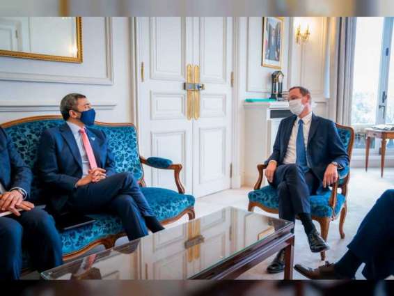 عبدالله بن زايد يلتقي المستشار الدبلوماسي لرئيس فرنسا في باريس