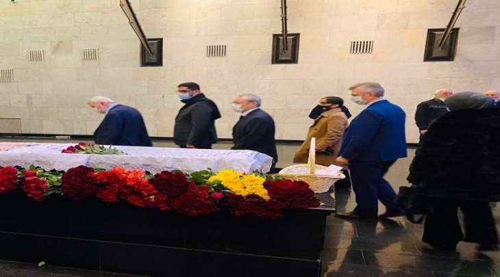السفیر الاماراتي لدي روسیا یشارک فی مراسم جنازة نظیرہ الروسي