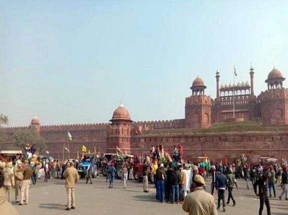 Clashes with police intensify as farmers enter Red Fort of Dehli