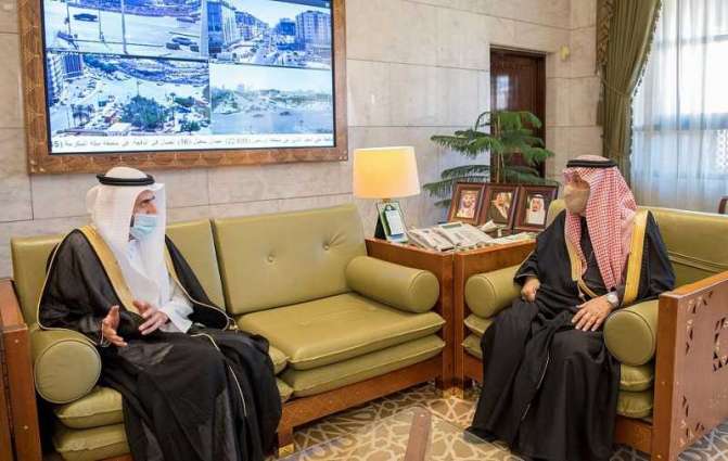 سمو الأمير فيصل بن بندر يستقبل وزير الصحة