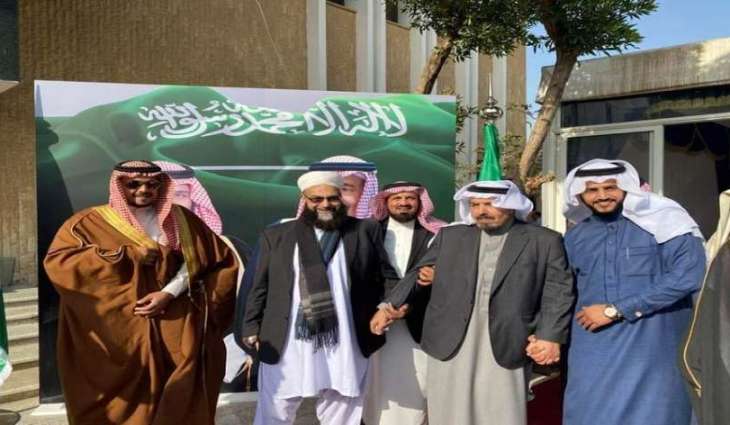 رئیس مجلس علماء باکستان یغادر السعودیة متوجھا الی باکستان بعد أداء مناسک العمرة