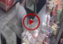 ‘We are helpless since Imran Khan assumed the power,’ robber tells shopkeeper
