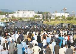 Talks between govt and protesting employees succeed: Sources