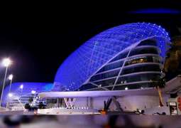 جزيرة ياس تتزين باللون الأزرق احتفاء باليوم الوطني الكويتي الـ 60