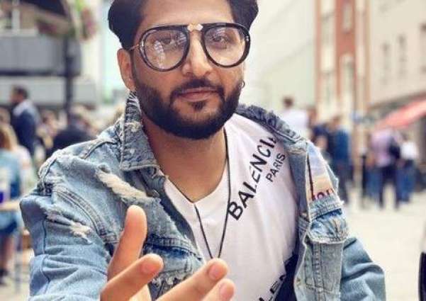 Singer Bilal Saeed turns violent, tortures woman in presence of police