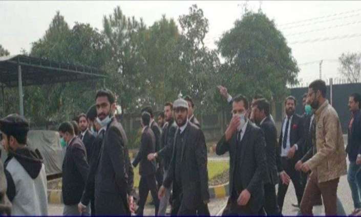 Lawyers stage violent protest over demolition of chambers in Islamabad