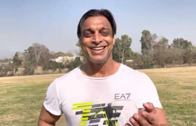 Shoaib Akhtar offers himself to PCB for singing PSL anthem next year