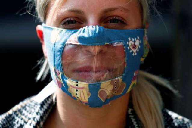 Spain Approves Transparent Face Masks at Request of Deaf, Hard of Hearing People