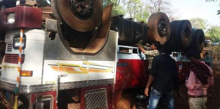 Sixteen Killed, 5 Injured in Truck Rollover Accident in Western India - State Police