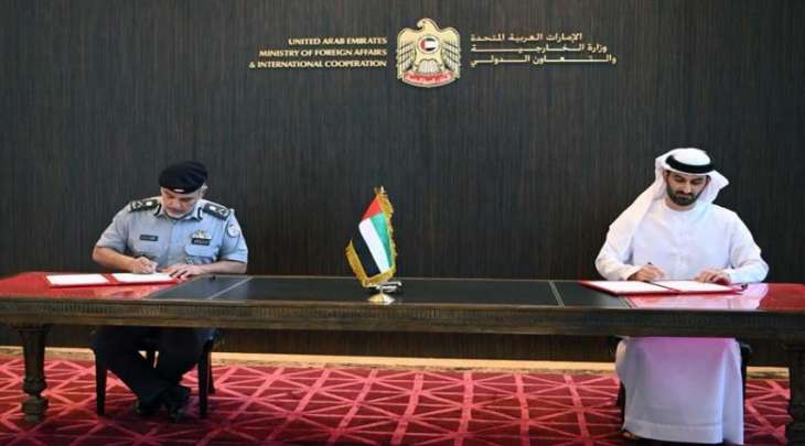 الخارجية وشرطة أبوظبي توقعان مذكرة تفاهم لتعزيز التعاون المشترك