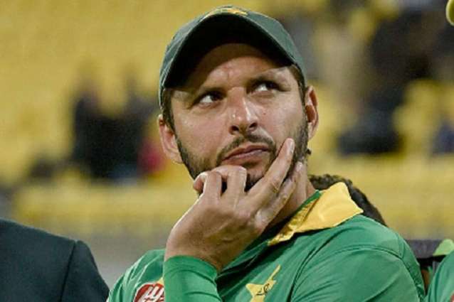 Shahid Afridi questions ICC for barring umpires from holding bowlers’ caps
