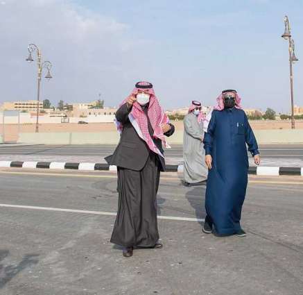 سمو الأمير فيصل بن خالد بن سلطان يتفقد جسر المساعدية بمدينة عرعر