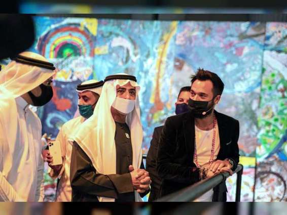 نهيان بن مبارك يزيح الستار عن أكبر لوحة فنية على القماش في العالم