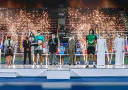 تتويج الروسي أصلان كاراتسيف بطلا لكأس دولية دبي لتنس الرجال