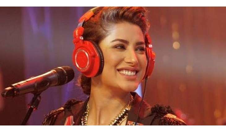 Mehwish Hayat sings in melodious voice