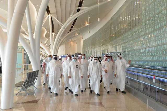 وفد الشورى يزور مطار الملك عبدالعزيز الدولي بجدة