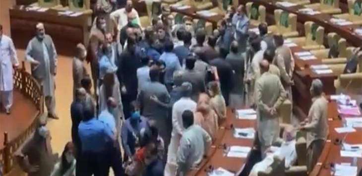 PTI lawmakers attack disgruntled members of their parties