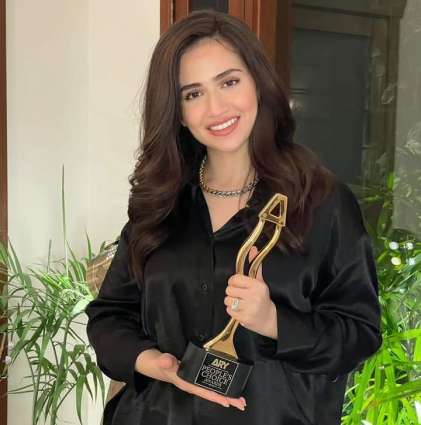 Sana Javed wins best actress Award