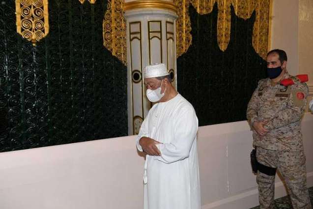 رئيس الوزراء الماليزي يزور المسجد النبوي