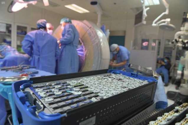 مدينة الملك عبد الله الطبية بالعاصمة المقدسة تجري 60 عملية للعمود الفقري بتقنية المنظار الدقيق
