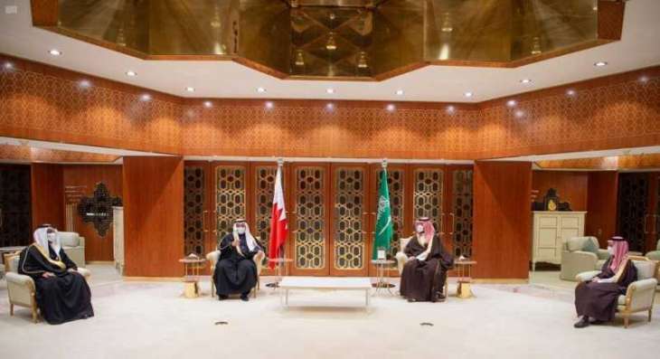 سمو ولي العهد وسمو ولي عهد البحرين يستعرضان العلاقات الوثيقة بين البلدين الشقيقين