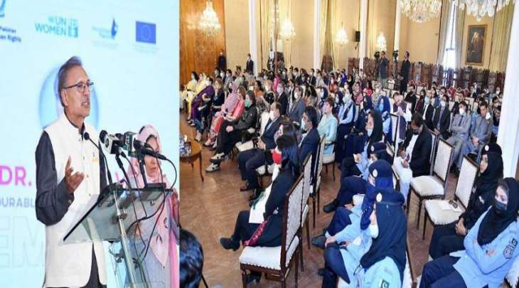 رئیس باکستان یشید بجھود المرأة الباکستانیة بمناسبة الیوم العالمي للمرأة