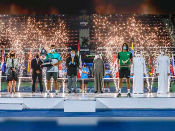 تتويج الروسي أصلان كاراتسيف بطلا لكأس دولية دبي لتنس الرجال