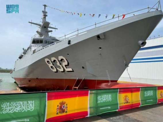 القوات البحرية الملكية السعودية تعّوم سفينة جلالة الملك 