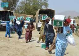 مركز الملك سلمان للإغاثة يواصل توزيع السلال الغذائية الرمضانية في إقليم بلوشستان الباكستاني
