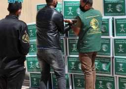 مركز الملك سلمان للإغاثة يواصل توزيع السلال الغذائية الرمضانية في الأردن