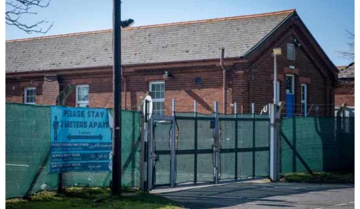 UK Government to Send More Asylum Seekers to Camp Deemed Unsuitable for Living - Reports