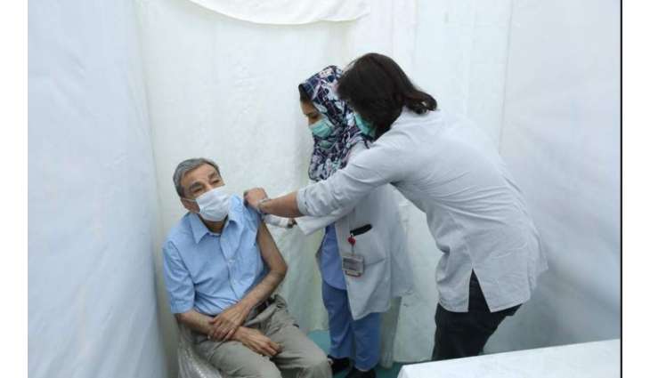 Leading Pakistani broadcaster actor and director Zia Mohi-ud-Din and senior actor Talat Hussain received second dose of Coronavirus vaccine from the Arts Council of Pakistan Karachi
