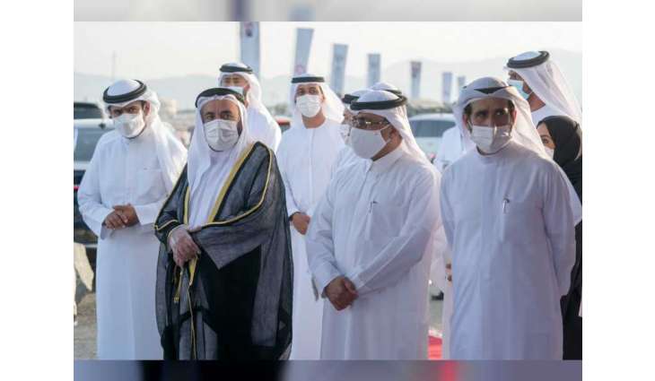 حاكم الشارقة يدشن مشروع كاسر الأمواج بمدينة كلباء