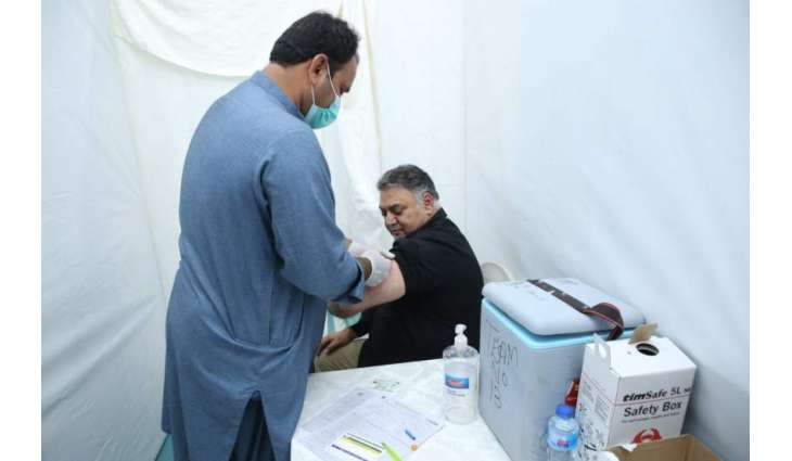 Renowned intellectual Anwer Maqsood, veteran actor Javed Sheikh and others got their 2nd dose of vaccination at the vaccination center of Arts Council of Pakistan Karachi