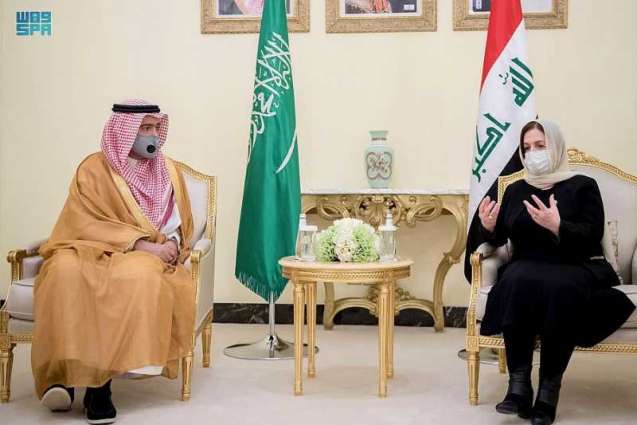 الوزير الحقيل يلتقي وزيرة الإعمار والإسكان العراقي