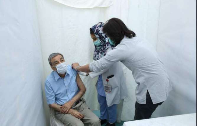 Leading Pakistani broadcaster actor and director Zia Mohi-ud-Din and senior actor Talat Hussain received second dose of Coronavirus vaccine from the Arts Council of Pakistan Karachi