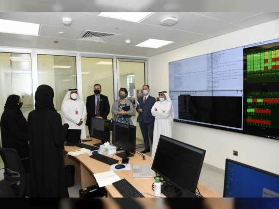 جامعة الإمارات تبحث التعاون الأكاديمي مع القائم بأعمال السفارة الأمريكية