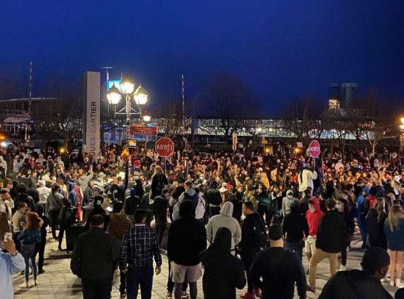 Hundreds Join Violent Protest in Montreal Defying New COVID-19 Curfew, Measures - Reports