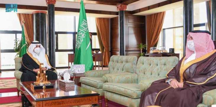 سمو أمير تبوك يستقبل  مدير فرع الشؤون الإسلامية بالمنطقة