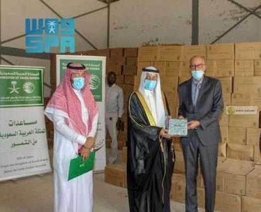 مركز الملك سلمان للإغاثة يسلم 100 طن من التمور هدية المملكة لمفوضية الأمن الغذائي في موريتانيا