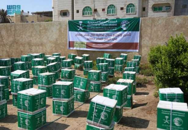 مركز الملك سلمان للإغاثة يوزع سلال غذائية رمضانية لمرضى الفشل الكلوي بعدن