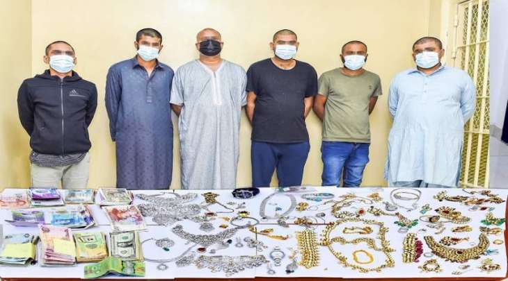 القبض علی 9 أشخاص آسیویین بینھم سیدة بتھمة سرقة مصوغات ذھبیة بدولة الامارات