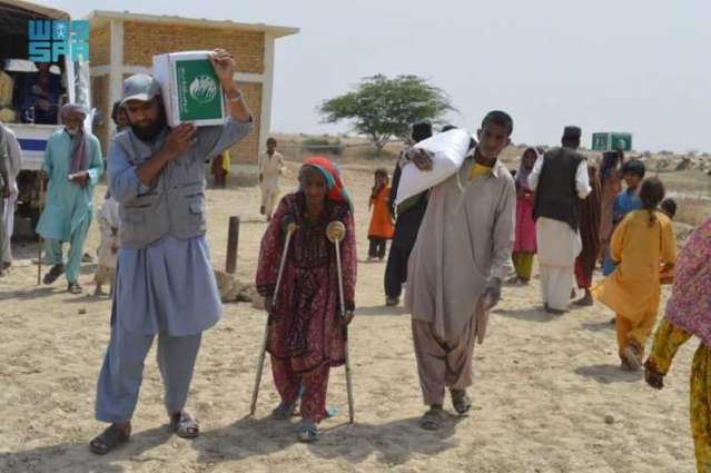 مركز الملك سلمان للإغاثة يواصل توزيع السلال الغذائية الرمضانية في إقليم بلوشستان الباكستاني